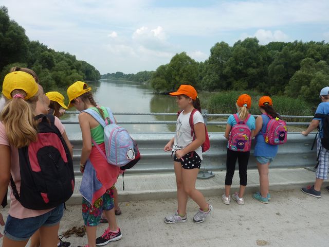 deti pri ramene Dunaja